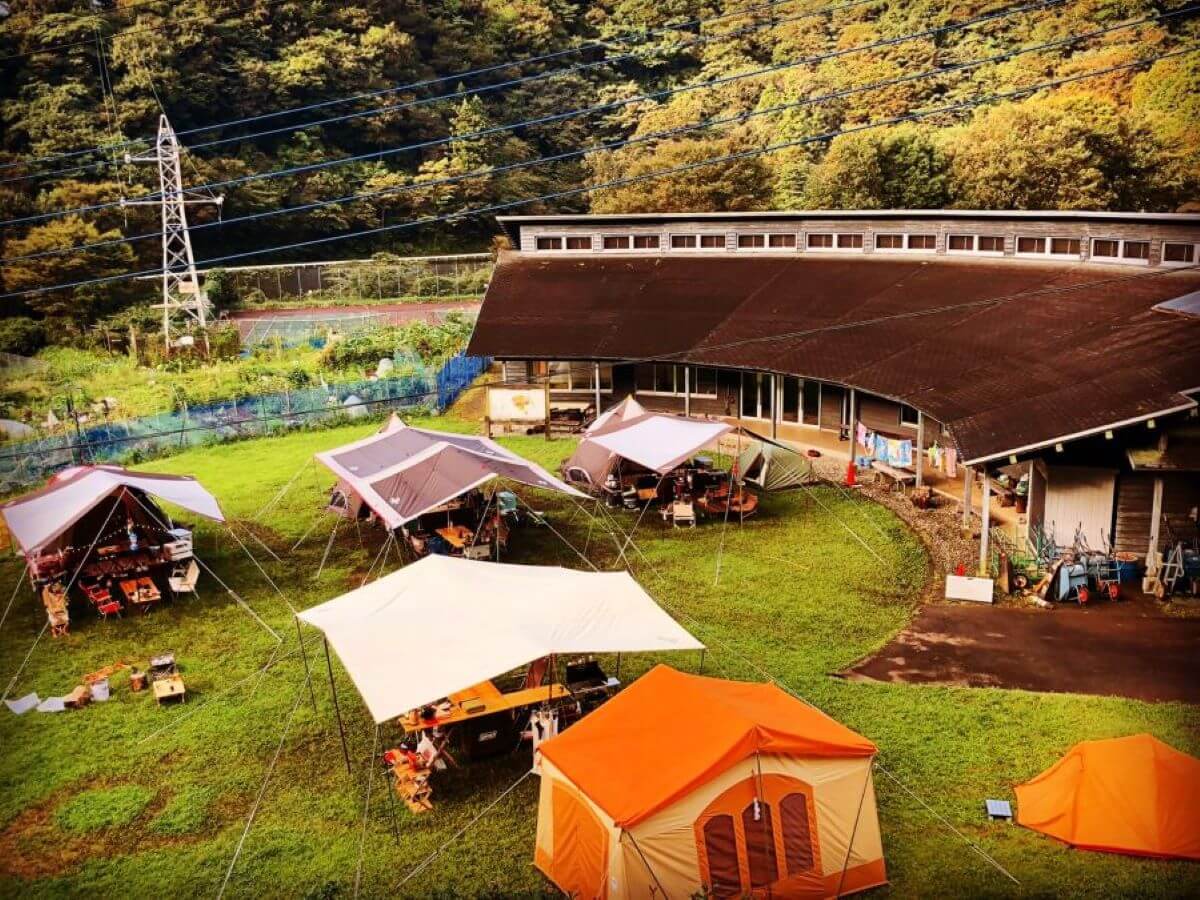 神奈川県 グルキャンなら貸し切り感味わえるこの場所 ひだまりの里オートキャンプ場 キャンプ アウトドアのtakibi タキビ