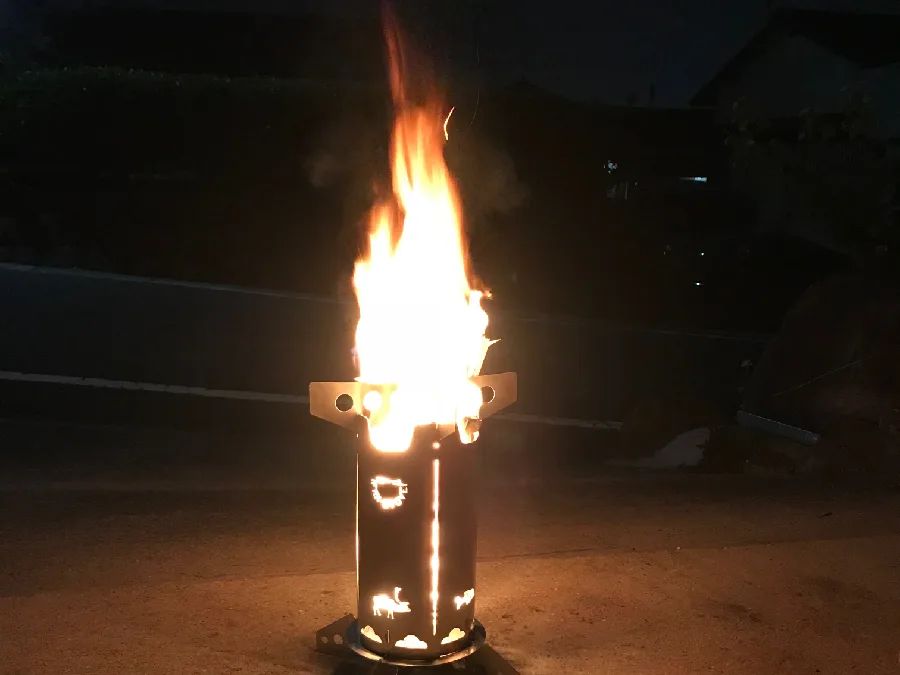 ファロスストア】ちょっと珍しい煙突型の焚火台「フィビーストーブ（FIBI-STOVE）」 キャンプ・アウトドアのTAKIBI（タキビ）