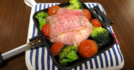 【キャンプ飯】ワインに合う簡単おつまみ「ベーカマホットサラダ」-そとごはん-