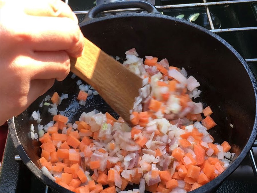 鍋　にんじん　玉ねぎ　ベーコン