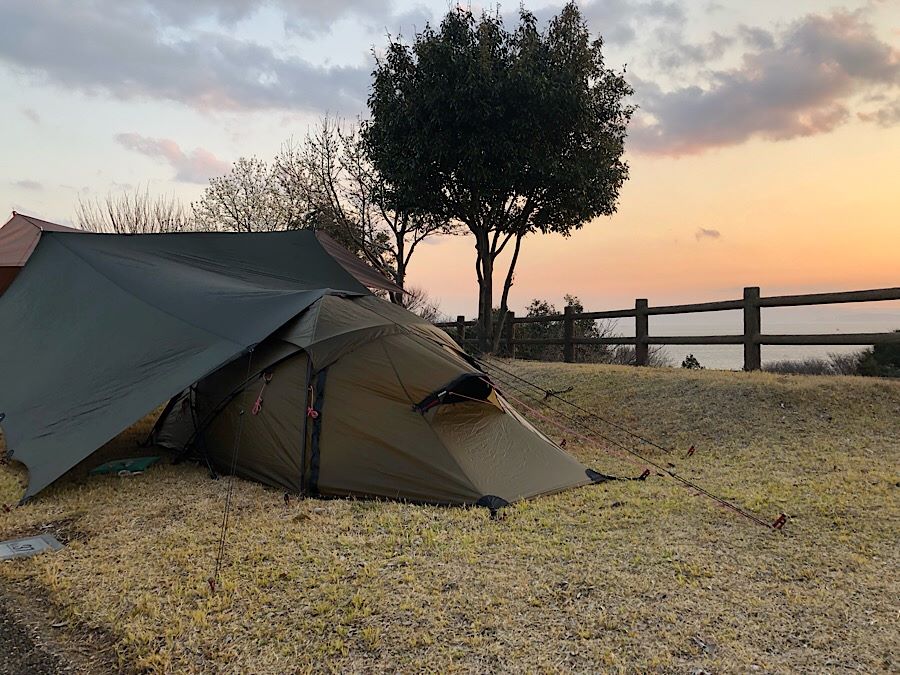 夕焼け　テント