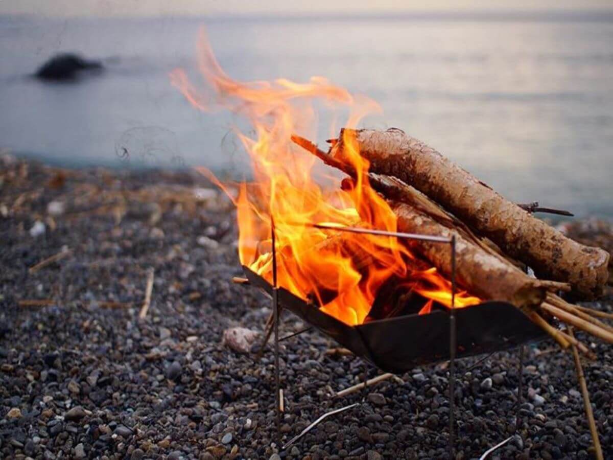 キャンプ場をほんのり照らす焚き火台おすすめ１６選！ | キャンプ