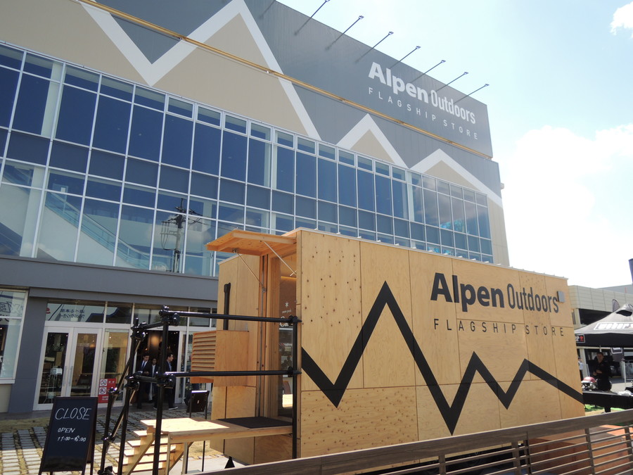 Alpen Outdoors　フラッグシップストア柏店　外観