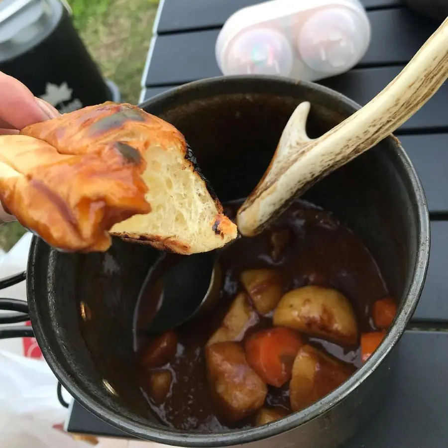 キャンプで役立つ おすすめのダッチオーブンレシピをご紹介 Takibi タキビ キャンプ アウトドアの総合情報サイト キャンプで役立つ おすすめのダッチオーブンレシピをご紹介 Takibi タキビ キャンプ アウトドアの総合情報サイト
