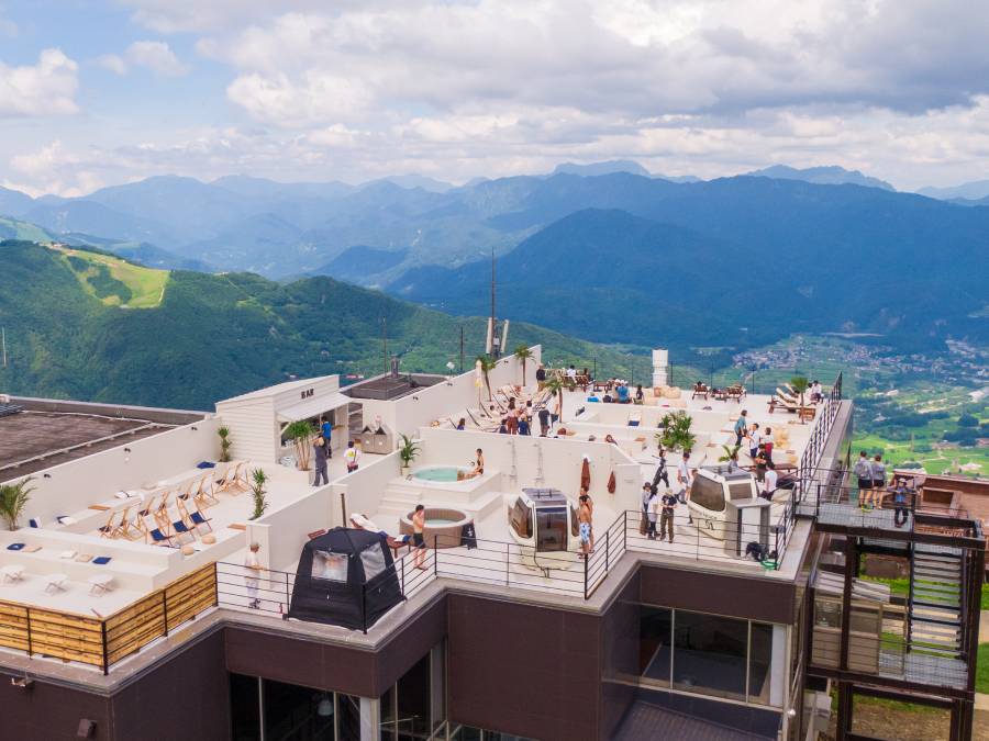 最高のロケーションで乾杯！HAKUBA MOUNTAIN BEACHオープン♪