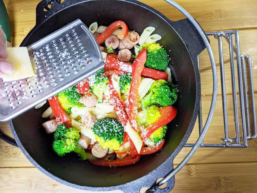 ソーセージと野菜のあったかペンネwithパルメザンチーズ 