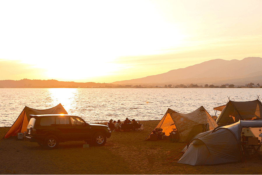 Go Out Camp 猪苗代 Vol 7 湖畔の前で繰り広げられるオアシスなビーチキャンプフェスを今年も開催 キャンプ アウトドアのtakibi タキビ