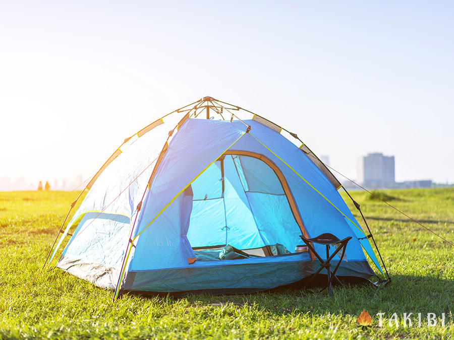キャンプ初心者必見！失敗しないテントの選び方のコツとおすすめテント4選　テント　公園　TAKIBI