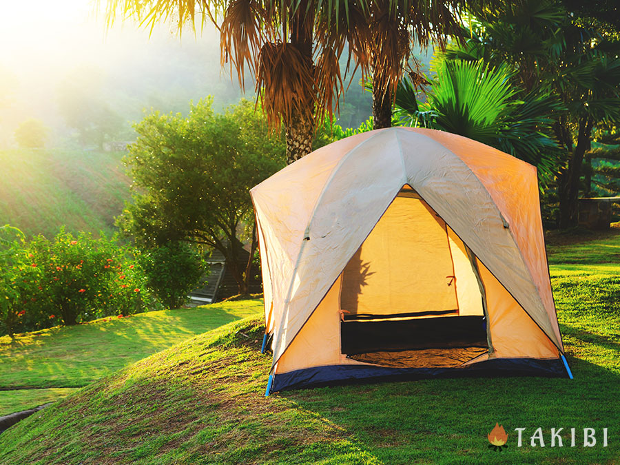 キャンプ初心者向け　失敗しないテントの張り方とおすすめテントをご紹介　テント　森　TAKIBI