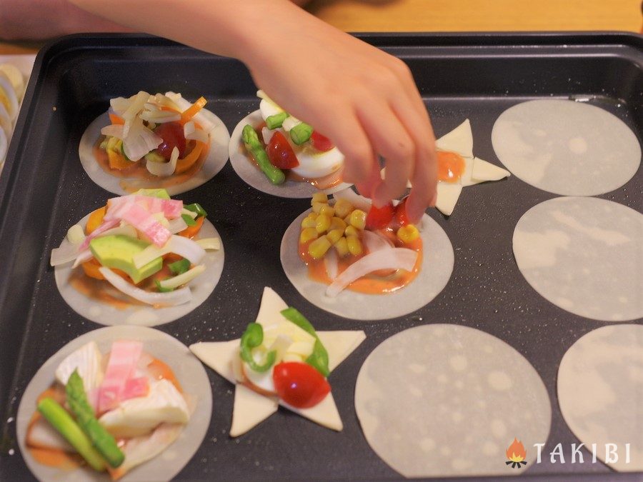 ホットプレートでお手軽に♪餃子の皮ピザ－そとごはん－