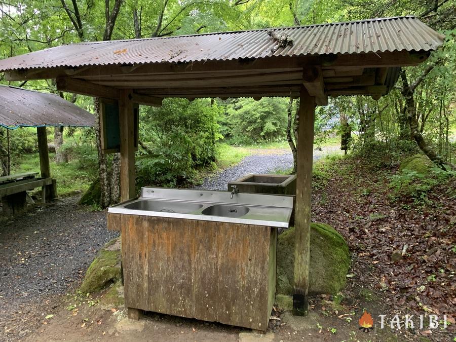 【兵庫県】手作りアスレチックが楽しめる丹波猪村キャンプ場　炊事場