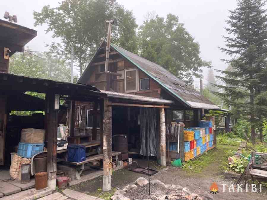 【北海道】遊び心がいっぱい！大自然の中で誰もが子供に戻れるキャンプ場 「隠れ家的オートキャンプ場遊び小屋コニファー」