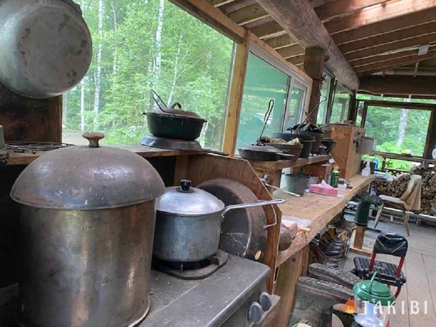 【北海道】遊び心がいっぱい！大自然の中で誰もが子供に戻れるキャンプ場 「隠れ家的オートキャンプ場遊び小屋コニファー」