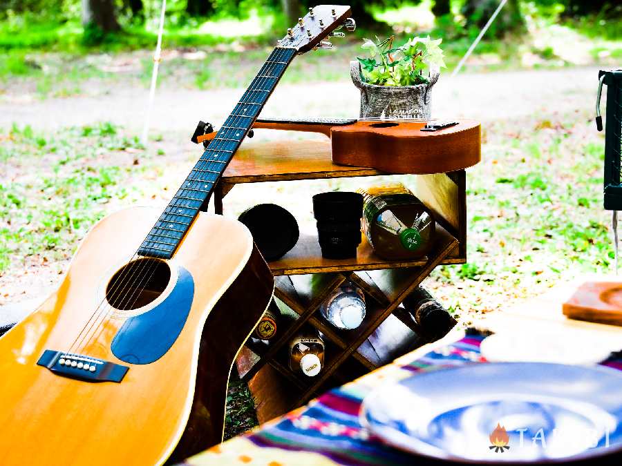 ソロキャンの楽しみ方,自然の中でのんびり過ごす楽器などで音楽を楽しむ