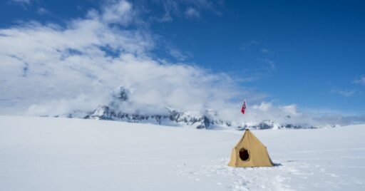 防寒対策に! 冬用のシュラフ(寝袋)の選び方