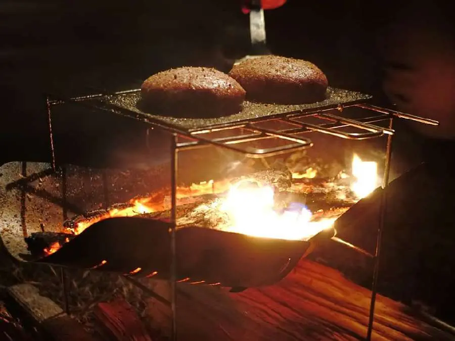 ソロキャンプの鉄板がアツい！ソロキャンプ鉄板のおすすめ12選