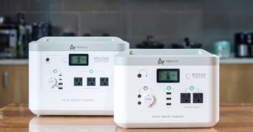 白を基調とした「MINI SMILE」ナチュラル系キャンパー必見のポータブル電源が登場!