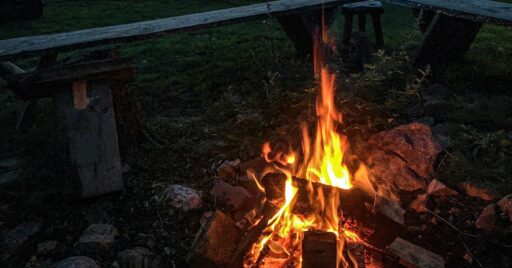 【焚き火】必要な道具や組み方、準備片付け、マナー全てのテクニック紹介!