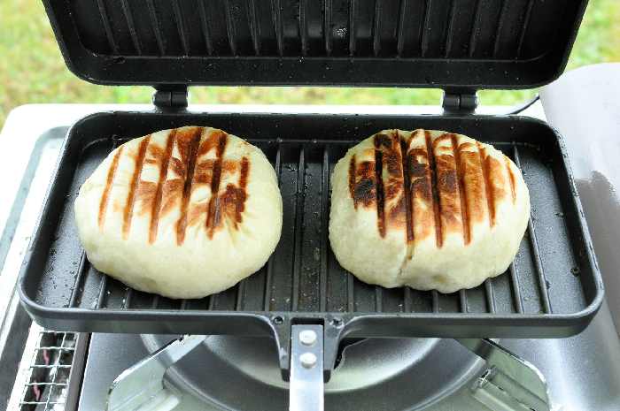 ホットサンドメーカーで作る「焼き肉まん」