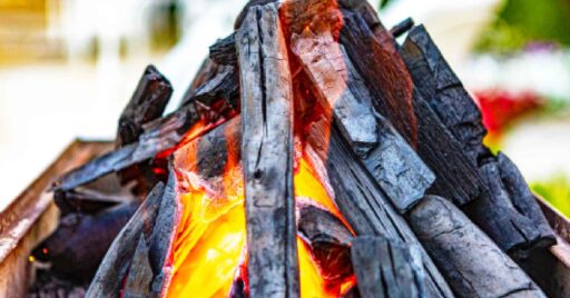 キャンプでのバーベキューは炭選びも大事!種類・分量・片付けまで徹底解説