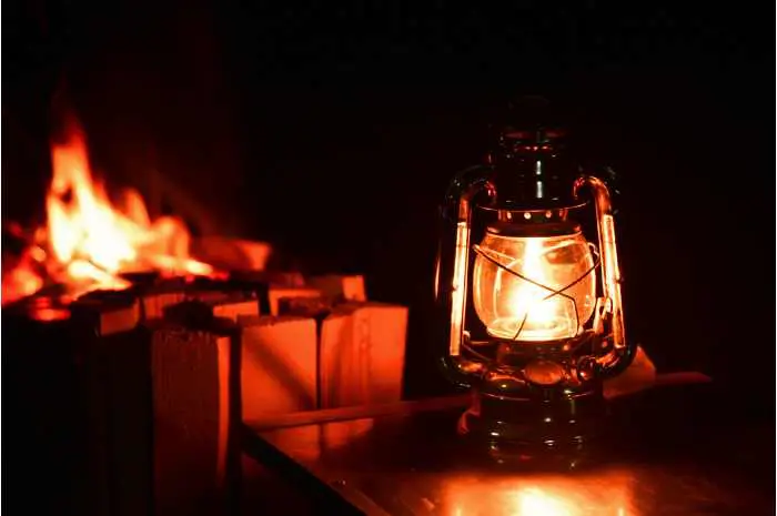 灯りに癒されるオイルランタンでキャンプの夜を演出！人気商品＆選び方