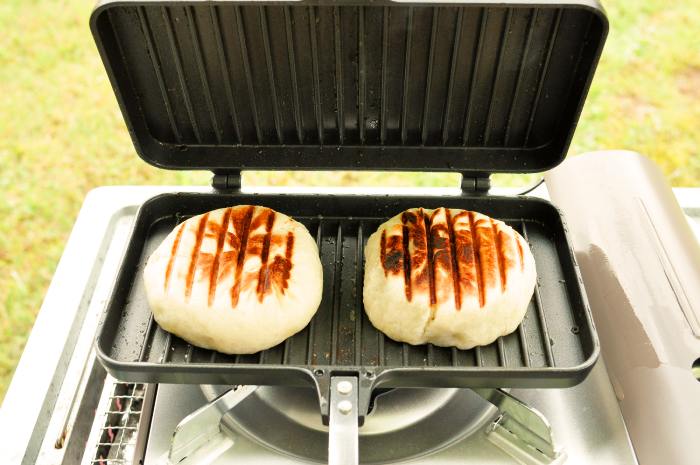 ホットサンドメーカーで作る「焼き肉まん」