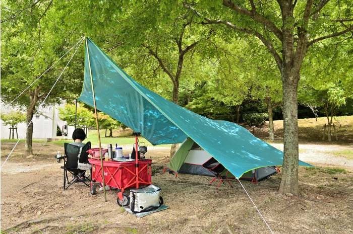 人気の春夏 三角カラビナ 4個セット 黒 ブラック タープ テント キャンプ 便利グッズ