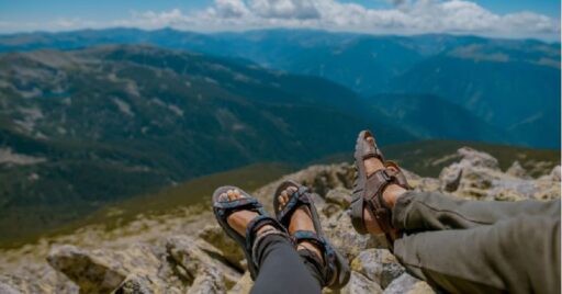 気軽さが魅力!キャンプでも使えるおすすめのアウトドアサンダル7選