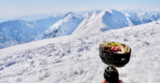 冬キャンプアンケート!冬キャンで人気のエリアやキャンプ飯は?