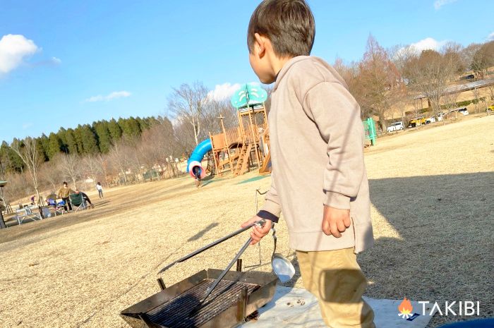 子供と焚き火の準備