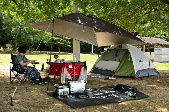 快適キャンプの立役者 タープポール 選ぶポイントからおすすめまで解説 Takibi タキビ キャンプ グランピングなどアウトドアの総合情報サイト