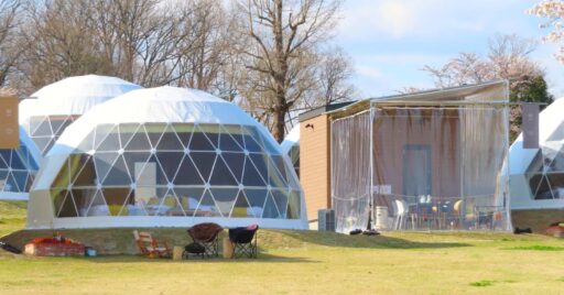 グランピングの意味とは?キャンプとは違う魅力や初心者が知っておきたいこと