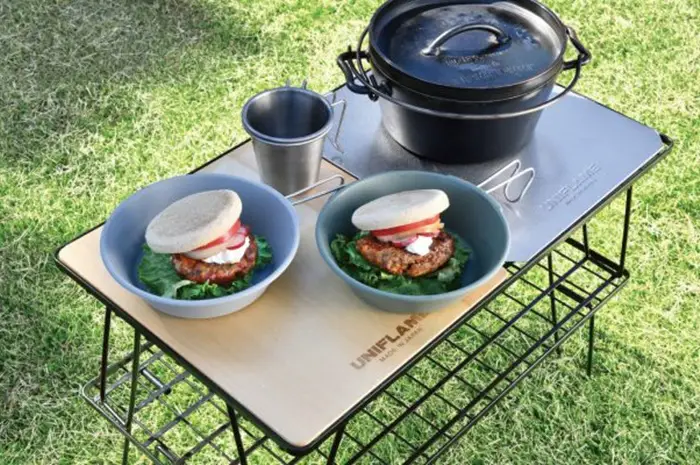 UNIFLAME（ユニフレーム）のフィールドラックはキャンプ時の収納に便利