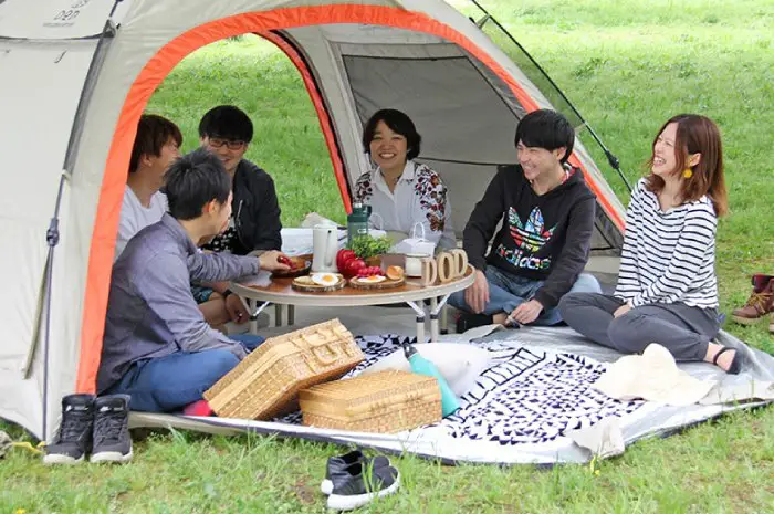 機能性抜群のアイテムが豊富に揃う！DODのテーブルおすすめ5選| TAKIBI
