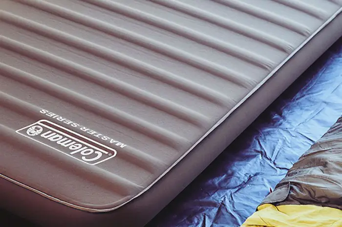 キャンプでの睡眠をサポート！コールマンのおすすめマット6選 | TAKIBI
