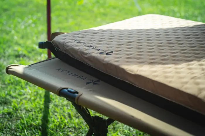 キャンプでの睡眠をサポート！コールマンのおすすめマット6選 | TAKIBI